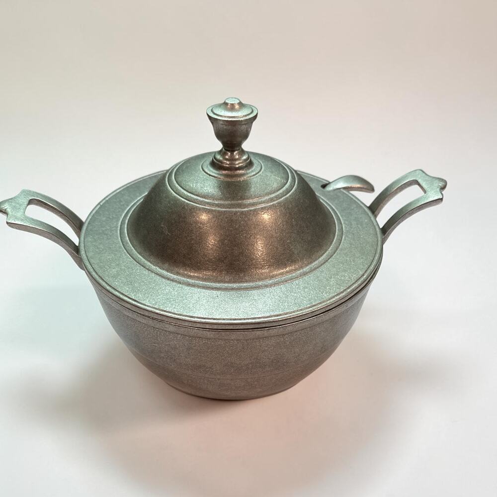 Vntg Wilton Armetale Covered Serving Bowl Casserole Dish  Ladle Aluminum Alloy